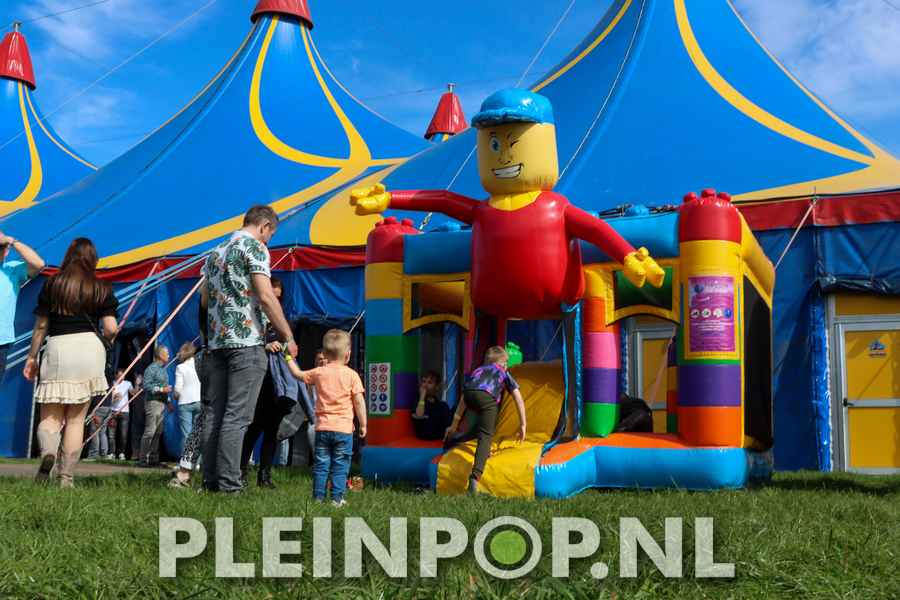 Publiek    Bezoekers (28)